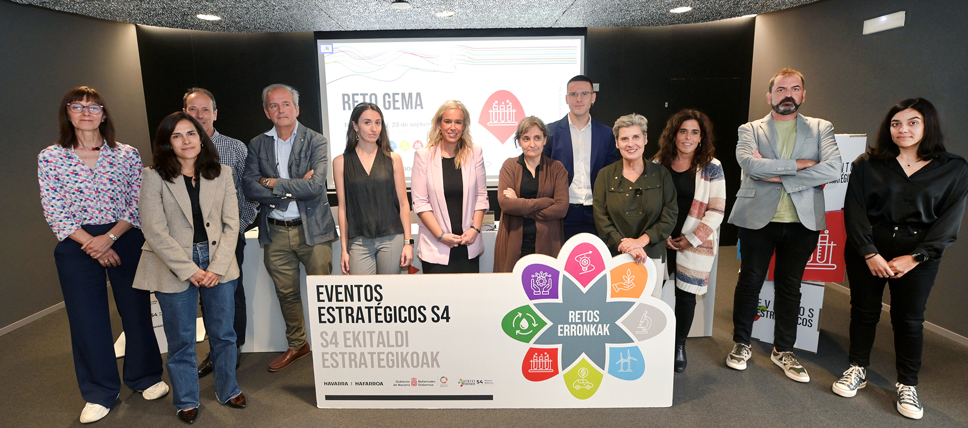 La directora general Basterra, junto el resto de investigadores y ponentes que han participado en el evento.