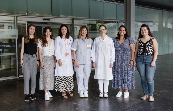 De izda. a dcha.: Zuriñe Muneta y Clara Ferrández (Ysium), Amaya Mañeru y Ana Mateo (HUN), Beatriz Pérez (Navarrabiomed), Camila Villa y Alicia Cabezudo (Ysium).  