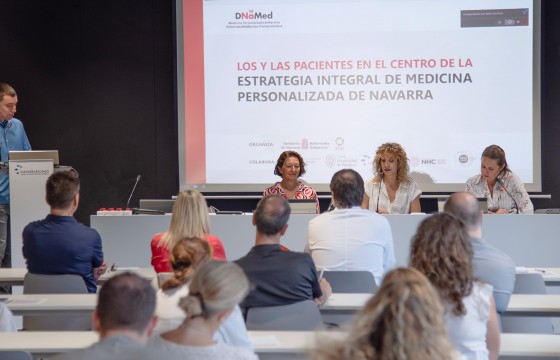 Mesa redonda con intervención de pacientes