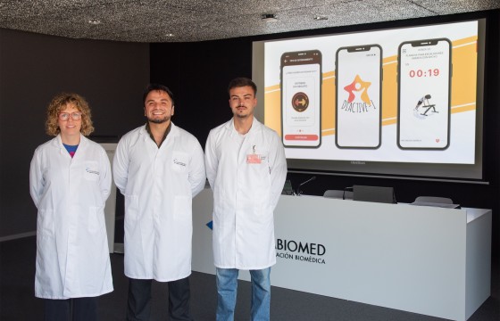 De izqda. a dcha.: Beatriz Pérez, responsable del STC de Innovación de Navarrabiomed, Ignacio Hormazabal y Jacinto Muñoz, investigadores del proyecto.  
