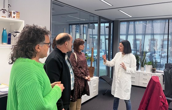 Berta Ibañez eta Julián Librero Osasun Zerbitzuen Metodologia eta Ebaluazioko Zerbitzu Zientifiko-teknikoko arduradunek diabetesean egiten duten lana azaldu dute.